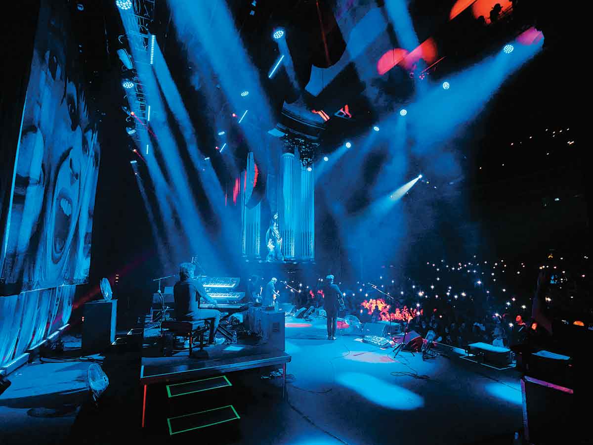 "El regreso del rockero más legendario: una vida de superación y música en el corazón del mundo punk"