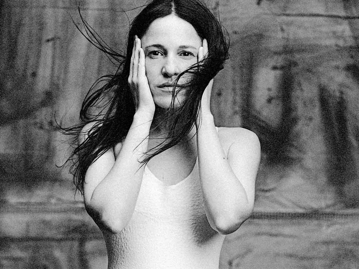 La melodía del destino: Carminho descubre la profunda emoción del fado en una búsqueda de identidad y amor.