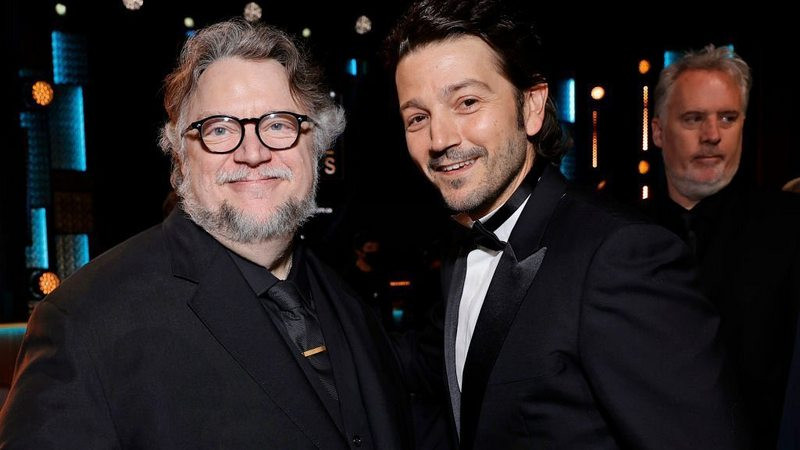 El cine mexicano asoma su rostro dorado: Guillermo del Toro y Diego Luna entre los nominados más destacados a los Globos de Oro 2026.