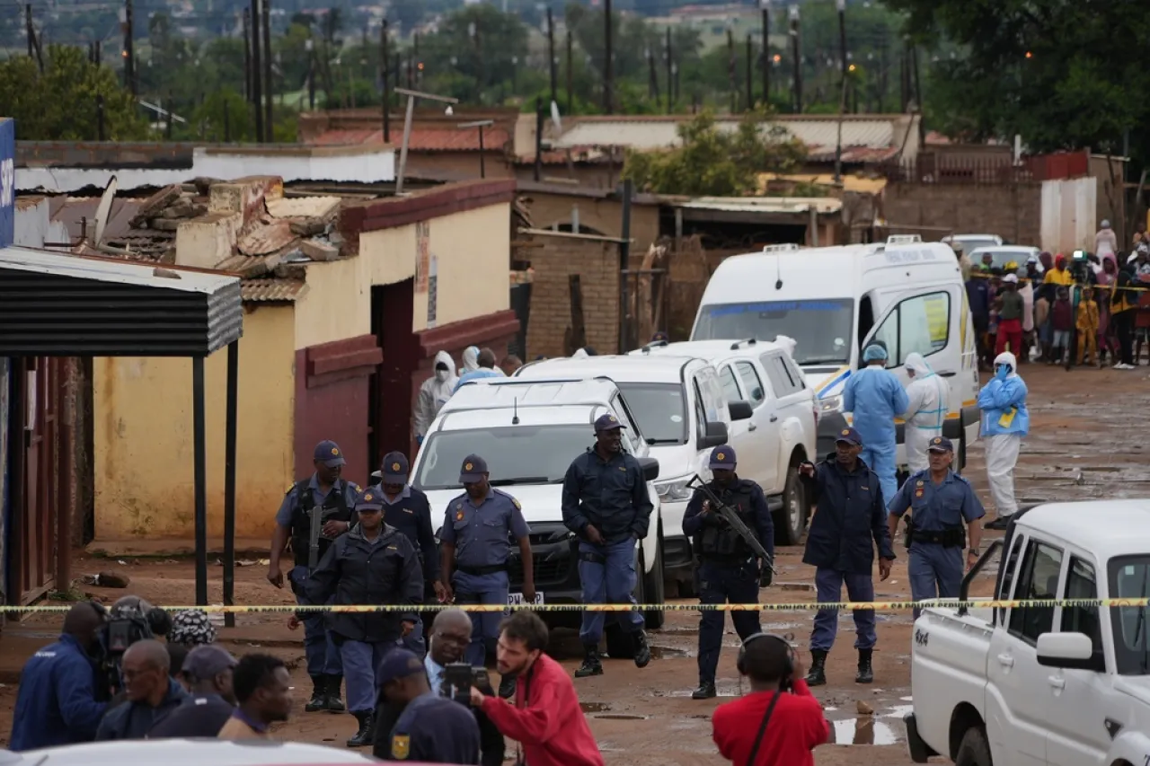 "Sangrienta masacre en Sudáfrica: nueve víctimas fatales y diez heridos en ataque con arma blanca en popular pub"