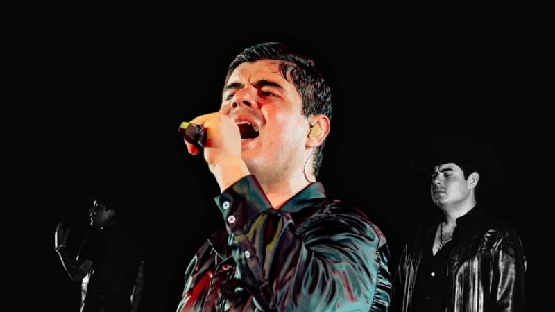 La Dramática Decisión de Un Lengendario Cantante: Alfredo Olivas Pausa Su Legado Musical Después de Un Concierto Emocionante en León