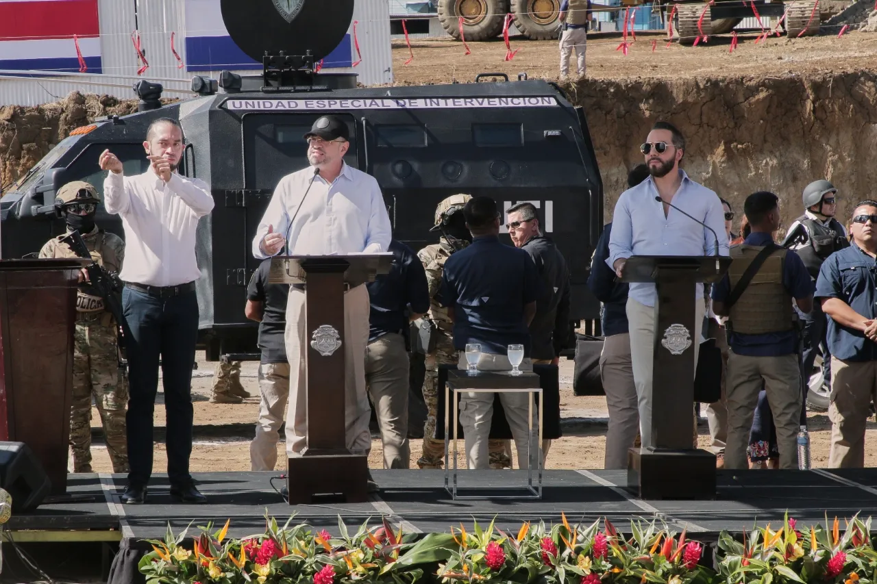 "Costa Rica da un giro a la justicia: El presidente presenta un ambicioso plan para construir una prisión del futuro, que priorizará la reinserción y el crecimiento personal"