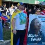 "La victoria en la diáspora: miles de venezolanos del sur de Florida festejan el fin de la era Maduro y esperan un futuro más prometedor para Venezuela"