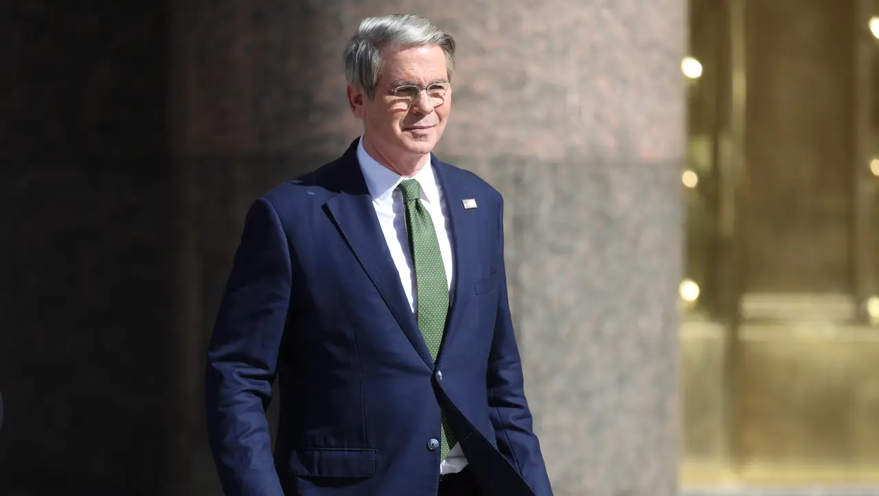 Secretario del Tesoro de EU defiende aranceles de Trump y dice que pueden restablecerlos