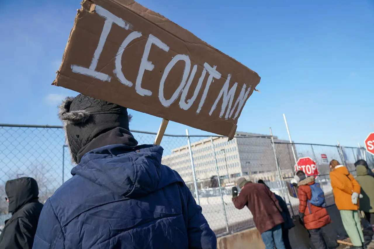 Por qué el EU corporativo se mantiene mayormente en silencio mientras agentes federales de inmigración aparecen en sus puertas